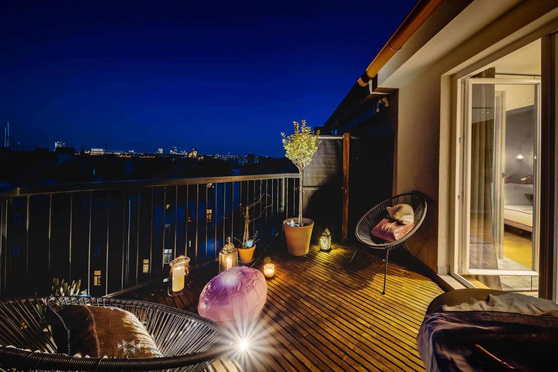 Days - Sunny Riverside With Terraces Daire *